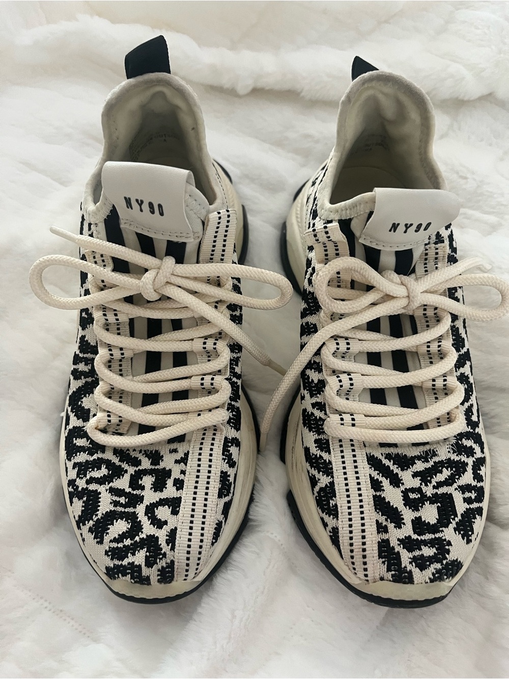 Steve Madden Cream and Black Knit Athletic Sneakers
